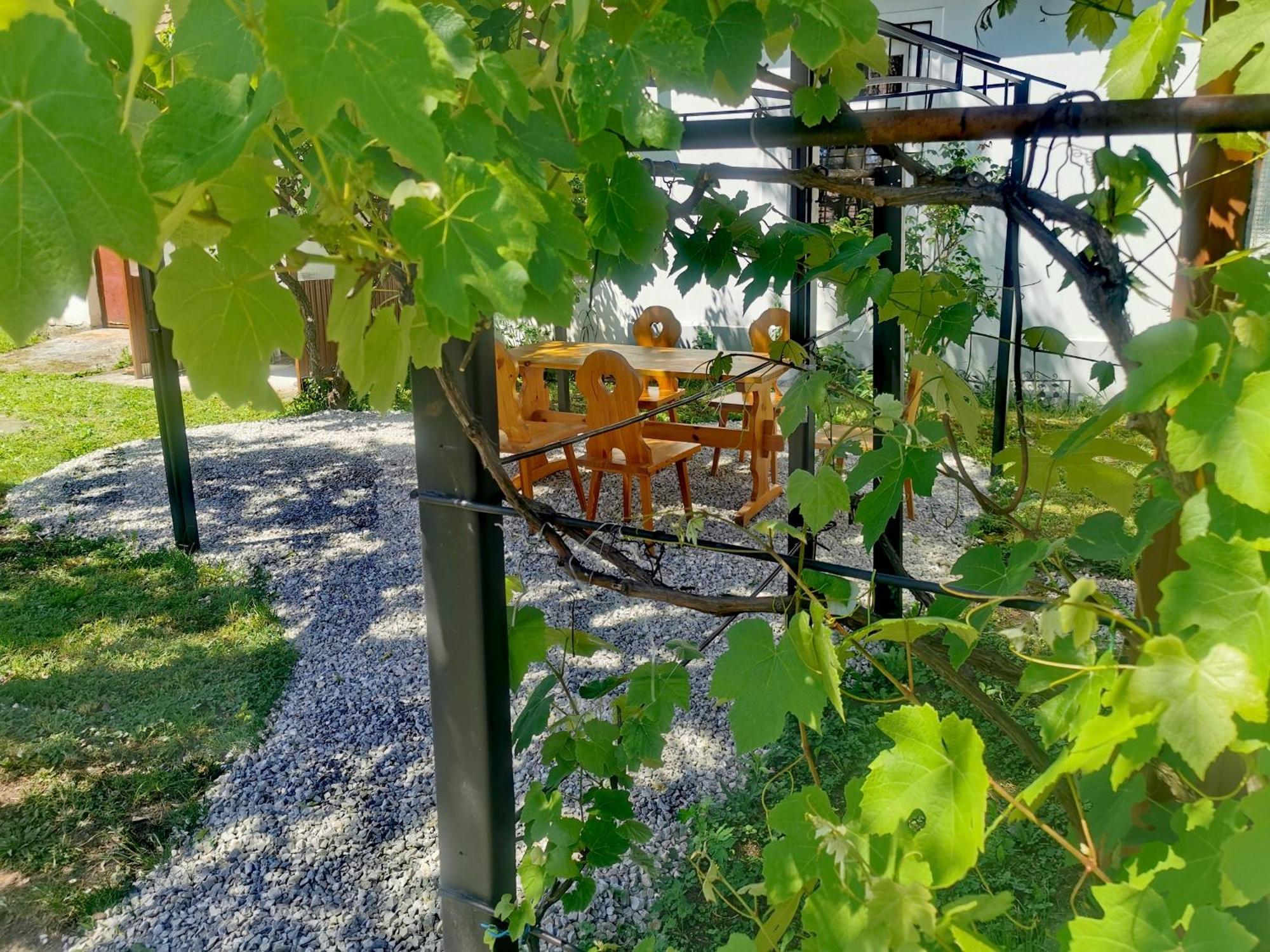 Dolce Weekend Balaton Apartment Balatongyorok Exterior photo